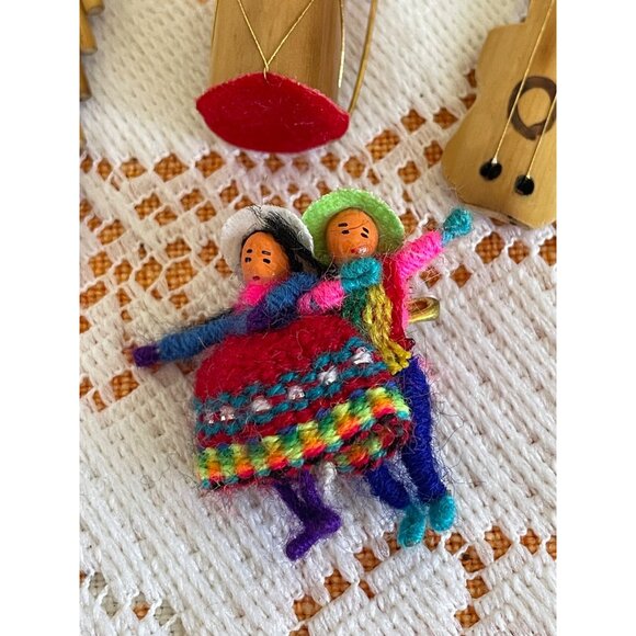 Vintage 1970s Miniature Peruvian Musical Instruments & Dolls Pins/Brooches - Picture 7 of 10